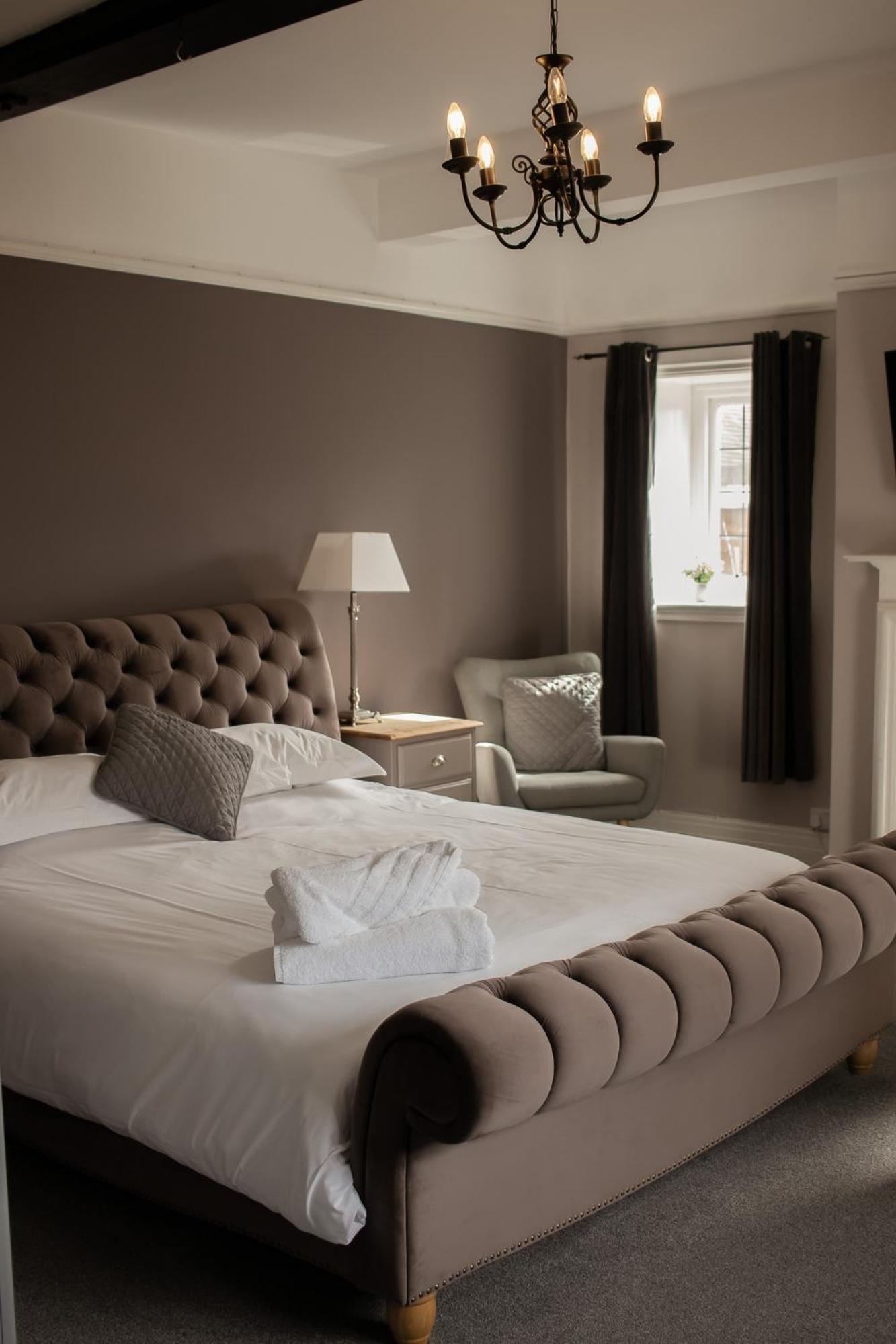 The Bull Hotel Батъл Екстериор снимка